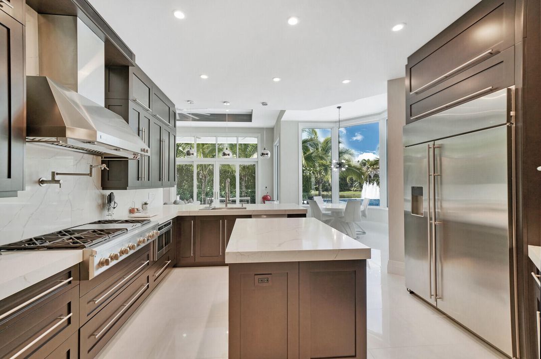 Recently Sold: $3,499,000 (5 beds, 5 baths, 4611 Square Feet)