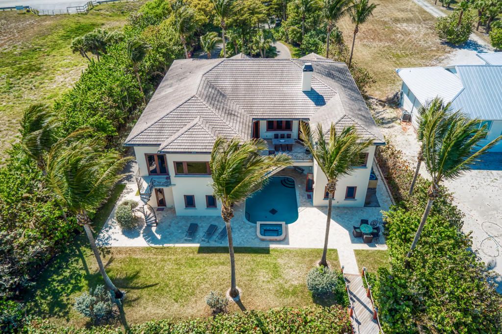 Recently Sold: $6,350,000 (6 beds, 5 baths, 6539 Square Feet)