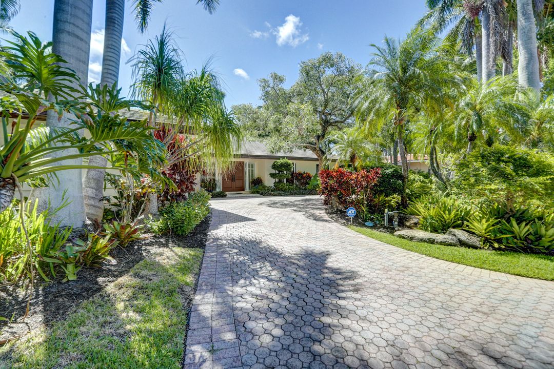 Recently Sold: $2,950,000 (4 beds, 3 baths, 3210 Square Feet)