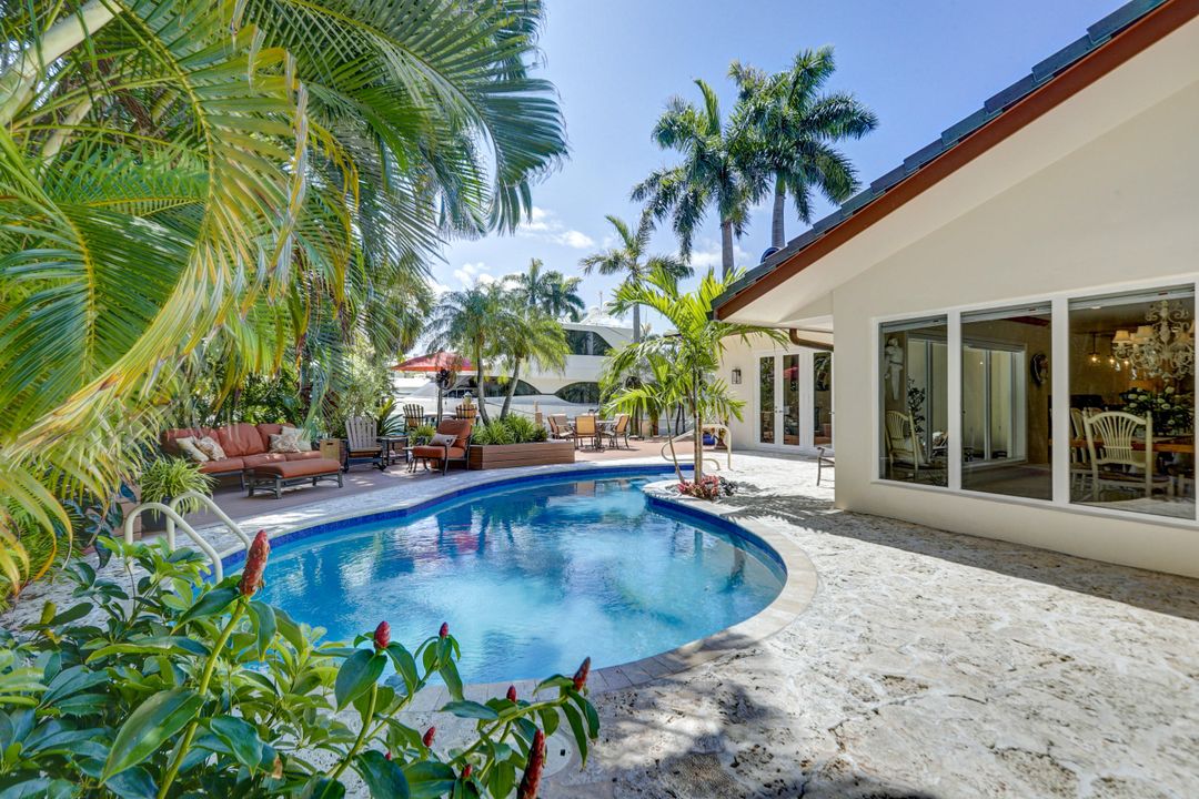Recently Sold: $2,950,000 (4 beds, 3 baths, 3210 Square Feet)