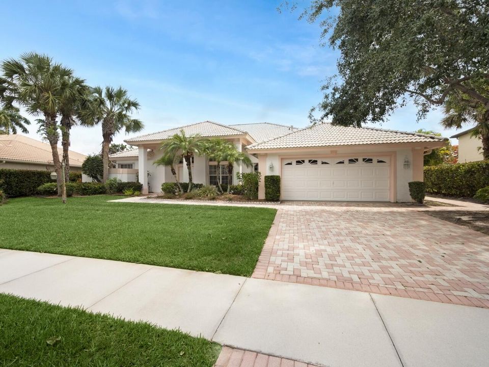 Recently Sold: $575,000 (4 beds, 3 baths, 2563 Square Feet)