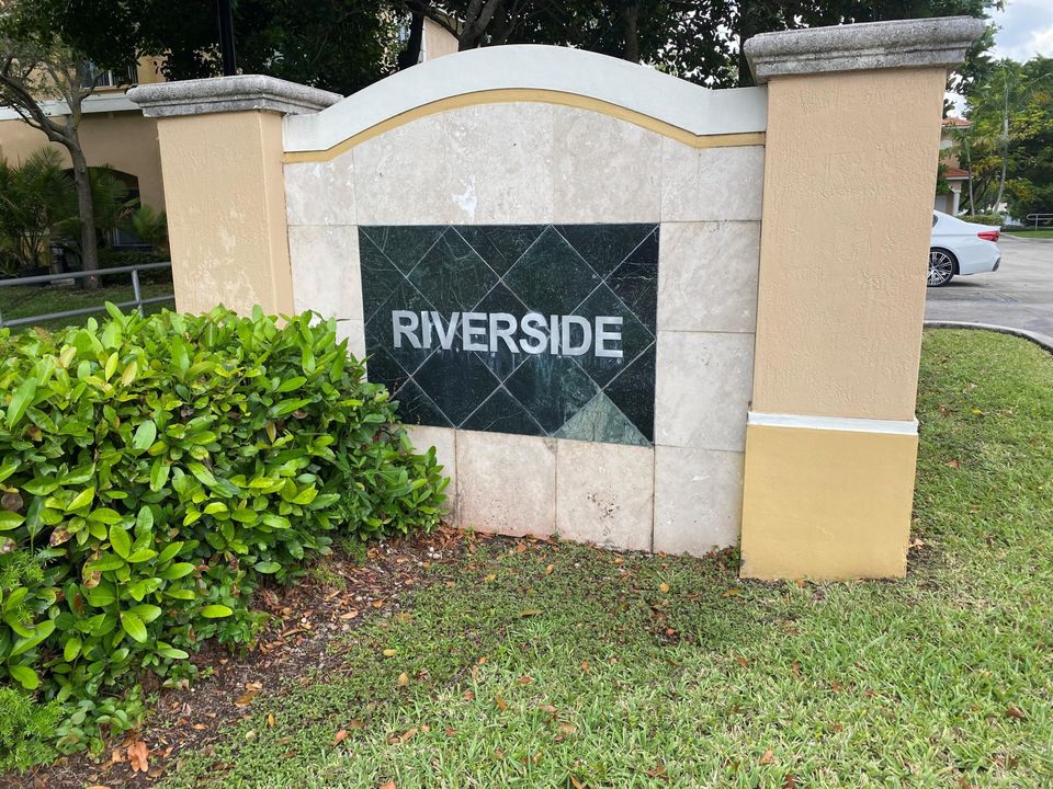 Recently Sold: $250,000 (2 beds, 2 baths, 1214 Square Feet)