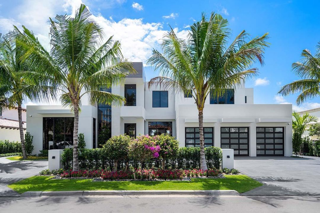 Recently Sold: $10,300,000 (5 beds, 5 baths, 7819 Square Feet)