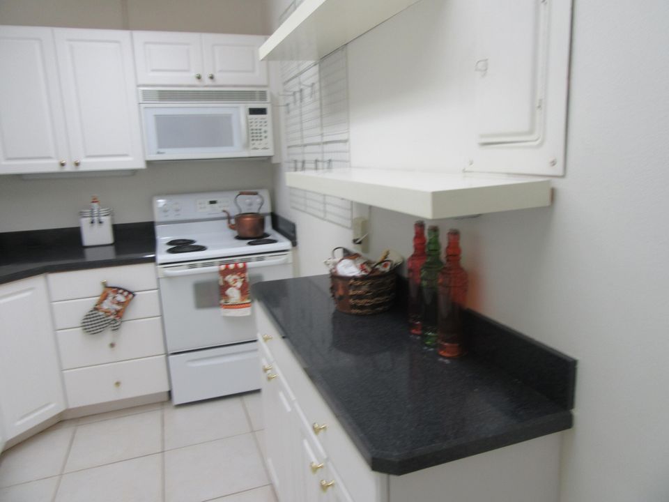 Recently Sold: $120,000 (2 beds, 2 baths, 888 Square Feet)