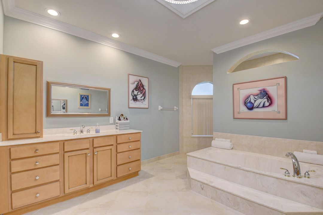 Недавно продано: $1,875,000 (4 спален, 4 ванн, 4152 Квадратных фут)