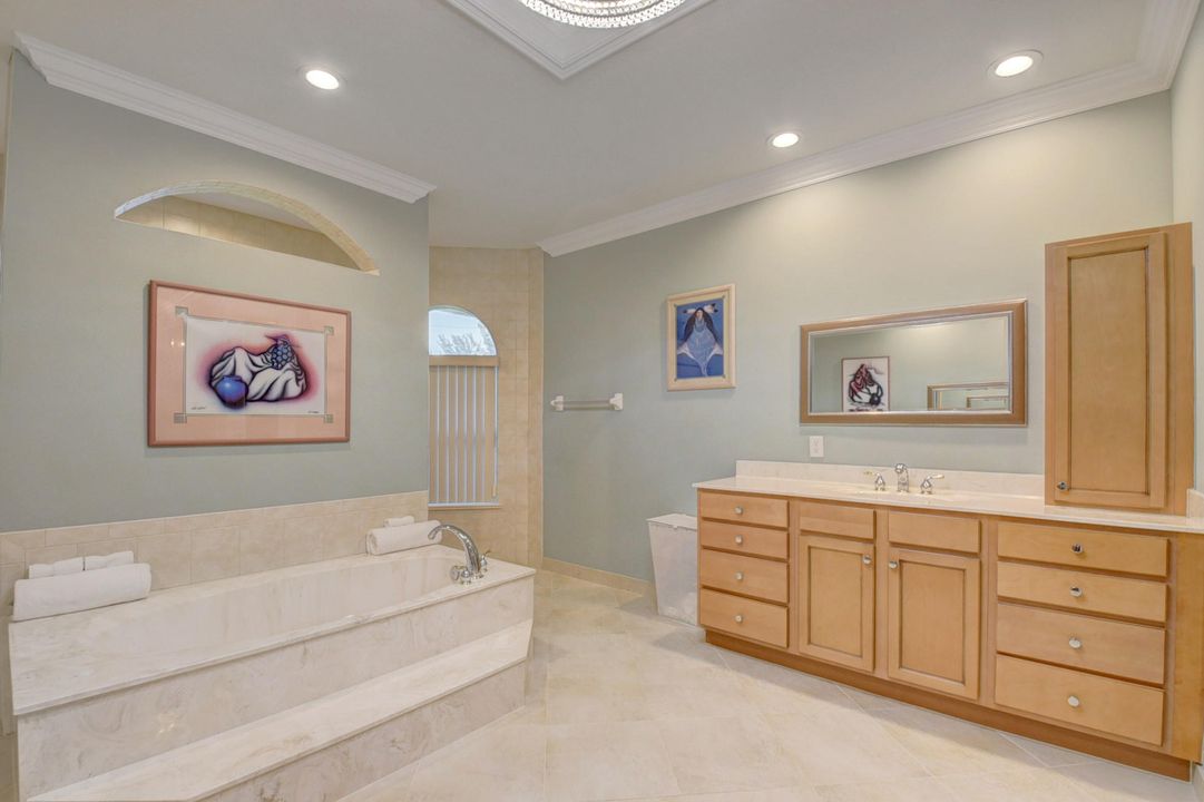 Недавно продано: $1,875,000 (4 спален, 4 ванн, 4152 Квадратных фут)
