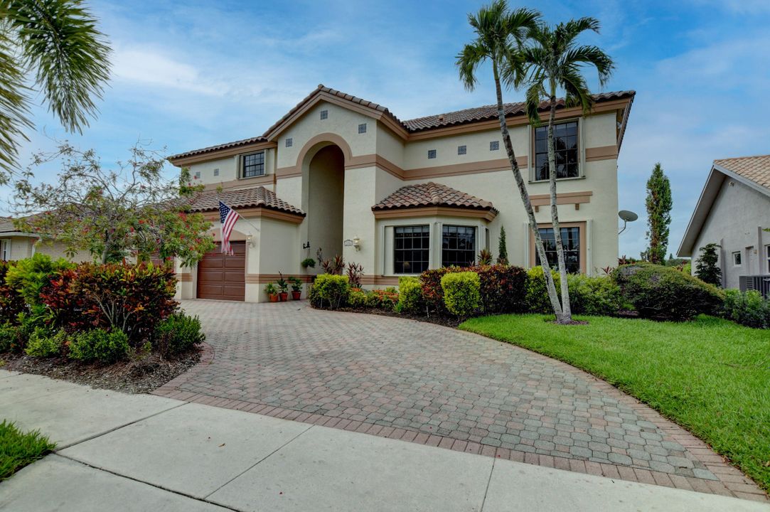 Recently Sold: $1,050,000 (4 beds, 4 baths, 3492 Square Feet)