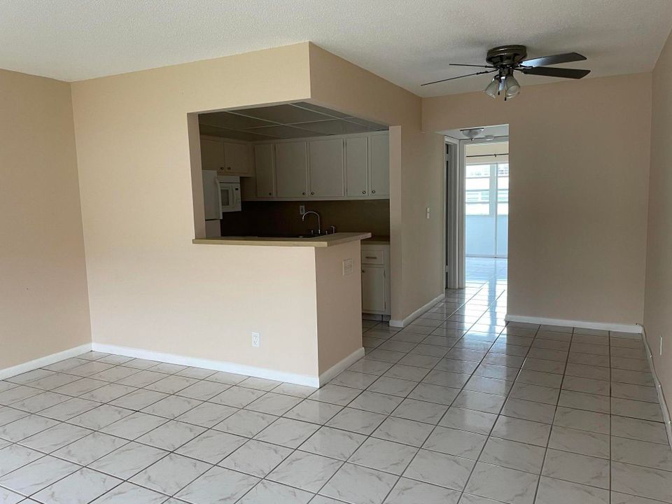 Recently Rented: $1,000 (1 beds, 1 baths, 615 Square Feet)