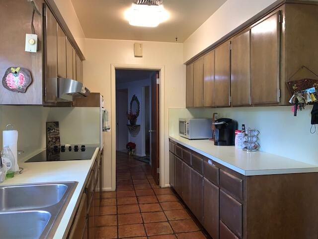 Recently Sold: $285,000 (3 beds, 2 baths, 2548 Square Feet)
