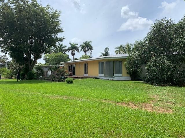 Recently Sold: $285,000 (3 beds, 2 baths, 2548 Square Feet)