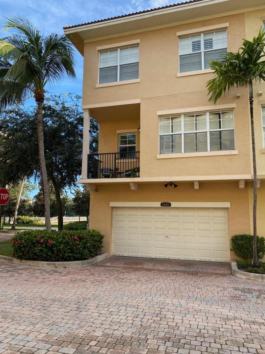 Recently Sold: $500,000 (3 beds, 3 baths, 2383 Square Feet)