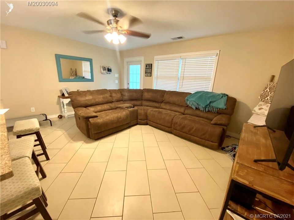 Recently Rented: $2,000 (2 beds, 1 baths, 858 Square Feet)