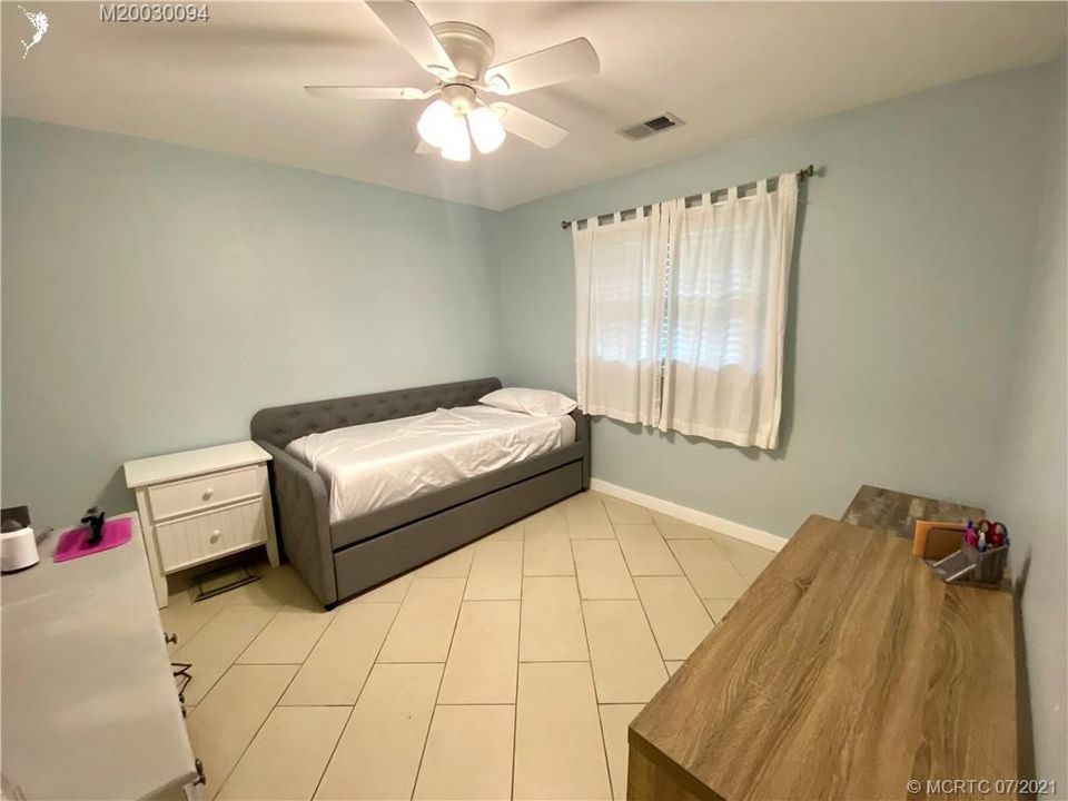 Recently Rented: $2,000 (2 beds, 1 baths, 858 Square Feet)