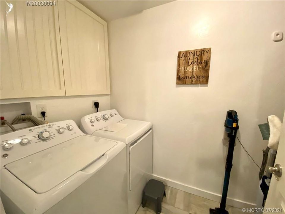 Recently Rented: $2,000 (2 beds, 1 baths, 858 Square Feet)