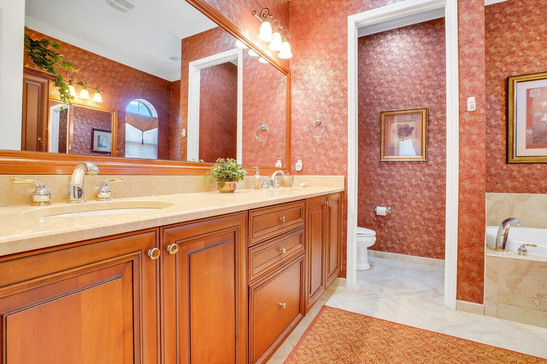 最近售出: $573,900 (3 贝兹, 3 浴室, 2682 平方英尺)