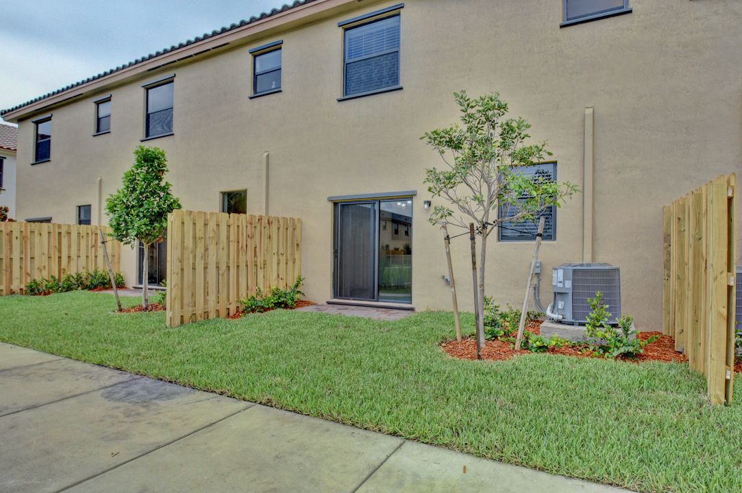 Recently Rented: $2,650 (3 beds, 2 baths, 1394 Square Feet)