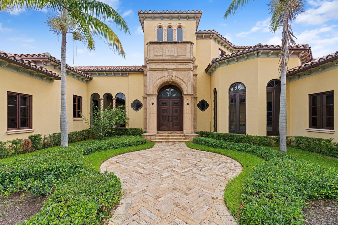 Recently Sold: $10,200,000 (4 beds, 9 baths, 9582 Square Feet)