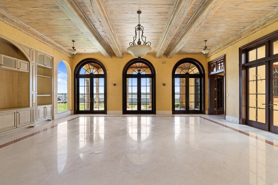Recently Sold: $10,200,000 (4 beds, 9 baths, 9582 Square Feet)