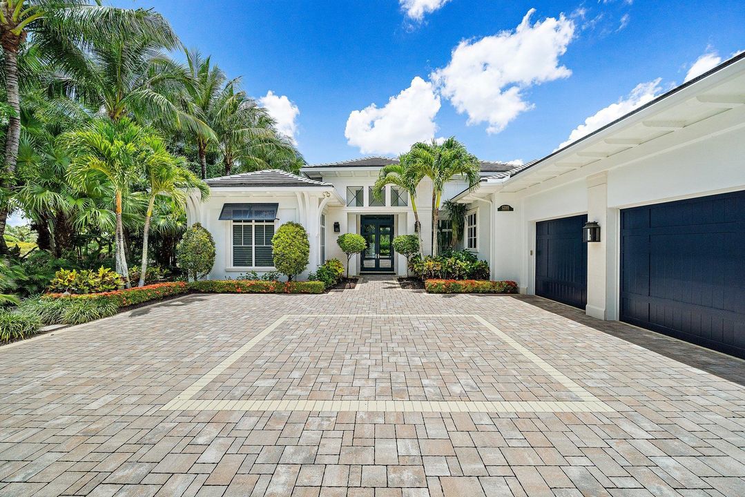 Recently Sold: $4,295,000 (4 beds, 5 baths, 4577 Square Feet)