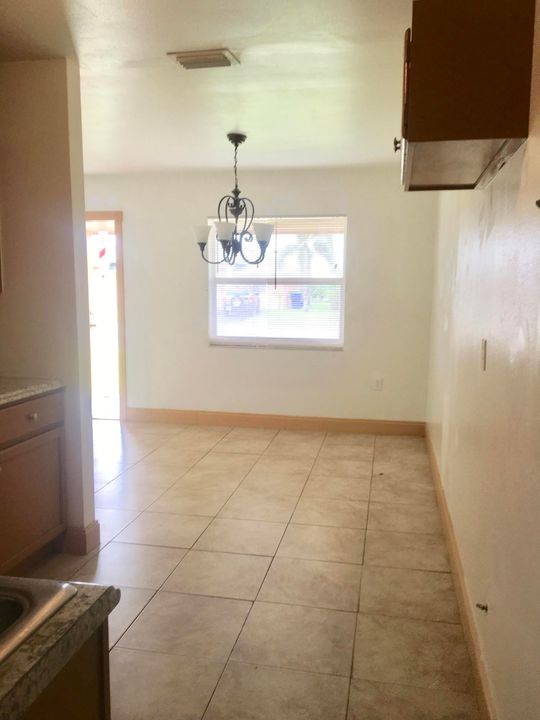 Recently Rented: $1,300 (3 beds, 2 baths, 1040 Square Feet)