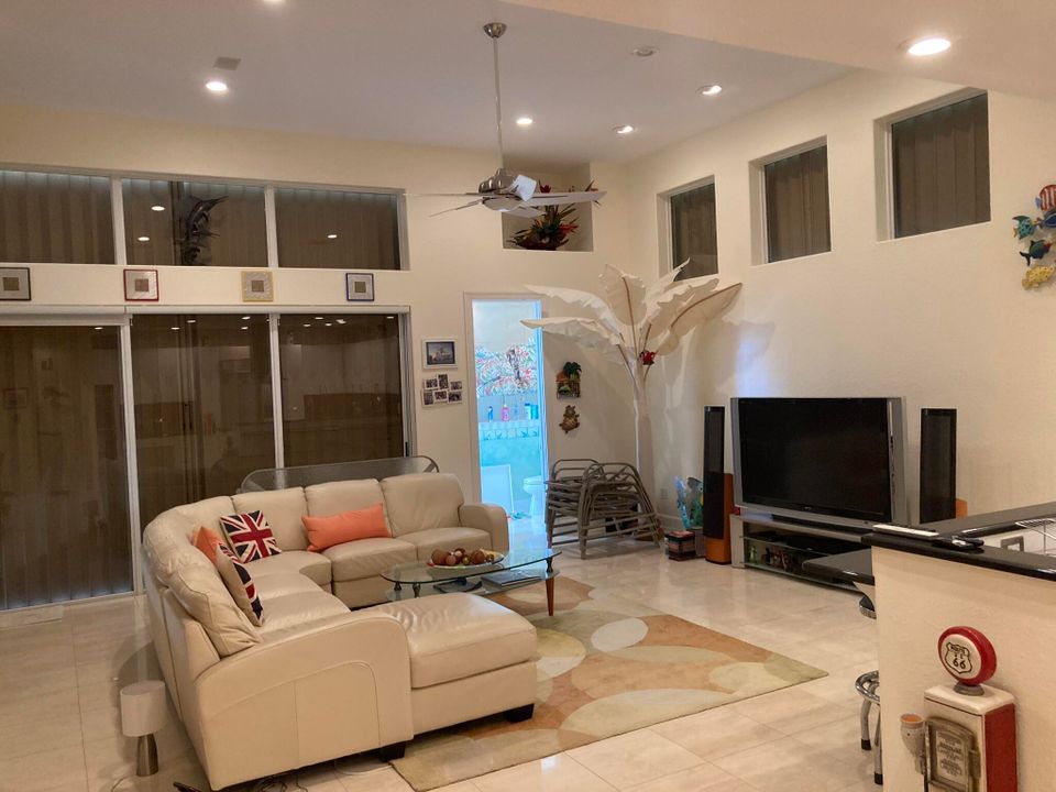 Recently Sold: $1,925,000 (4 beds, 3 baths, 4626 Square Feet)