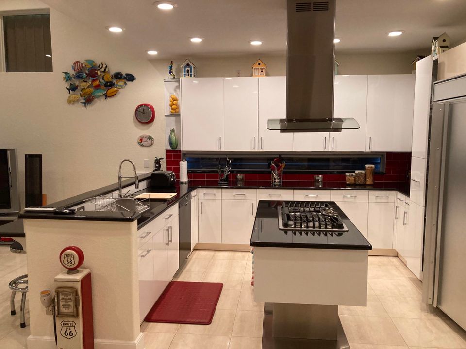 Vendido Recientemente: $1,925,000 (4 camas, 3 baños, 4626 Pies cuadrados)