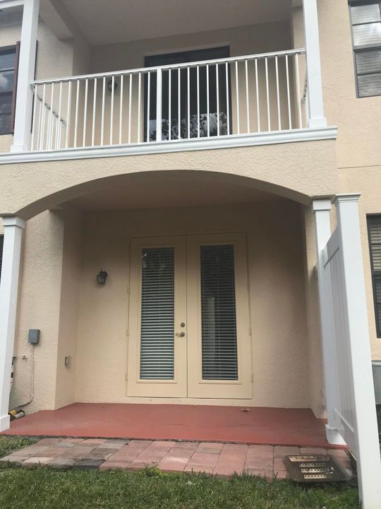 Recently Rented: $1,800 (3 beds, 2 baths, 1848 Square Feet)
