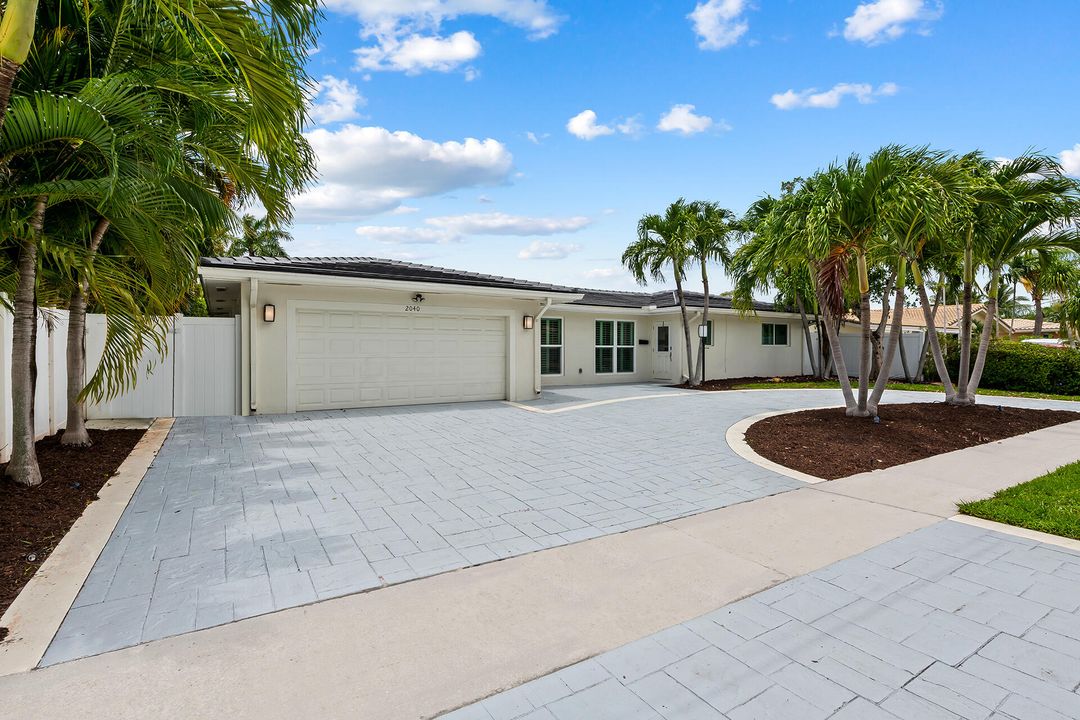 Recently Sold: $1,275,000 (4 beds, 3 baths, 2393 Square Feet)