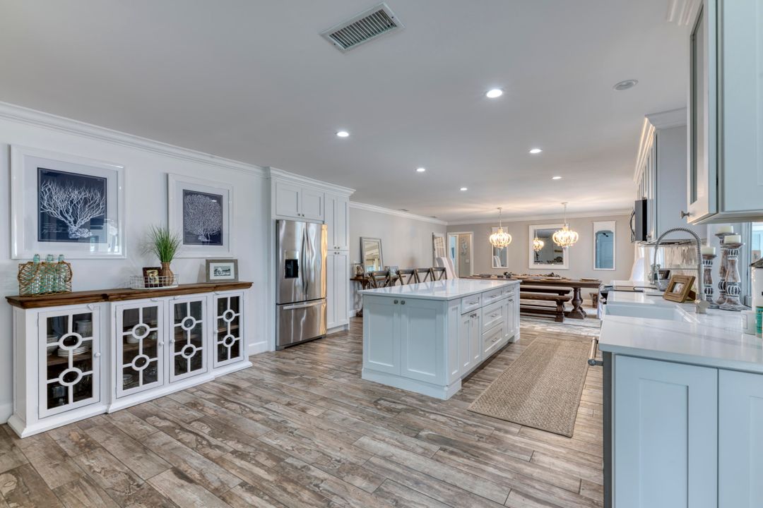 Recently Sold: $1,050,000 (4 beds, 3 baths, 2523 Square Feet)
