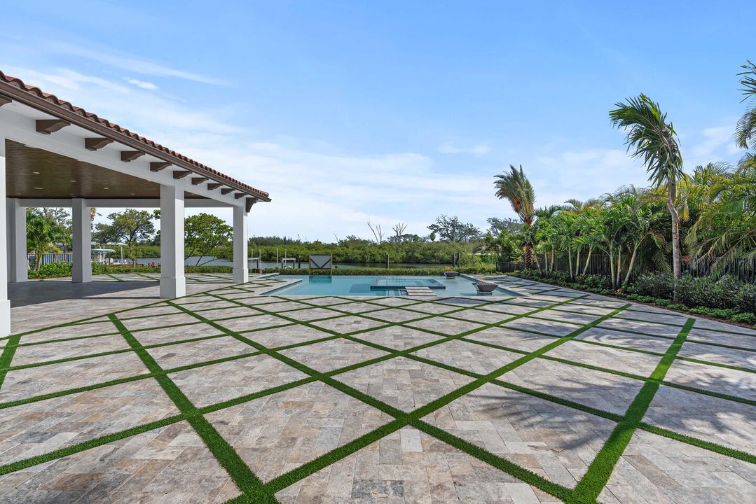 Recently Sold: $7,400,000 (5 beds, 7 baths, 6996 Square Feet)