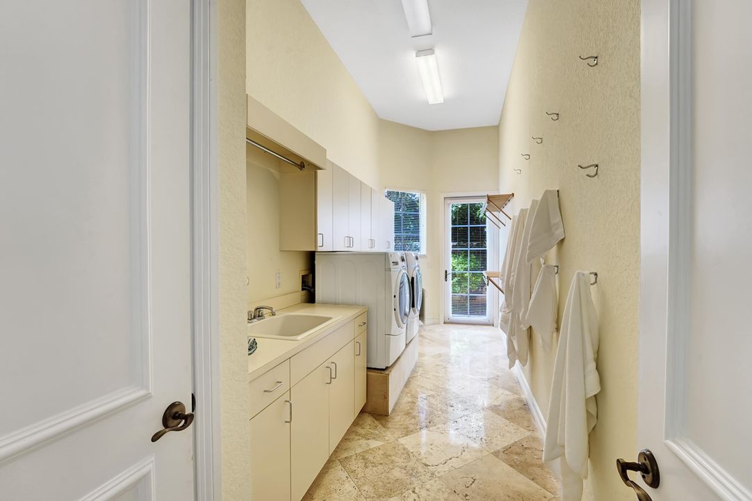 Недавно арендовано: $35,000 (4 спален, 6 ванн, 4891 Квадратных фут)