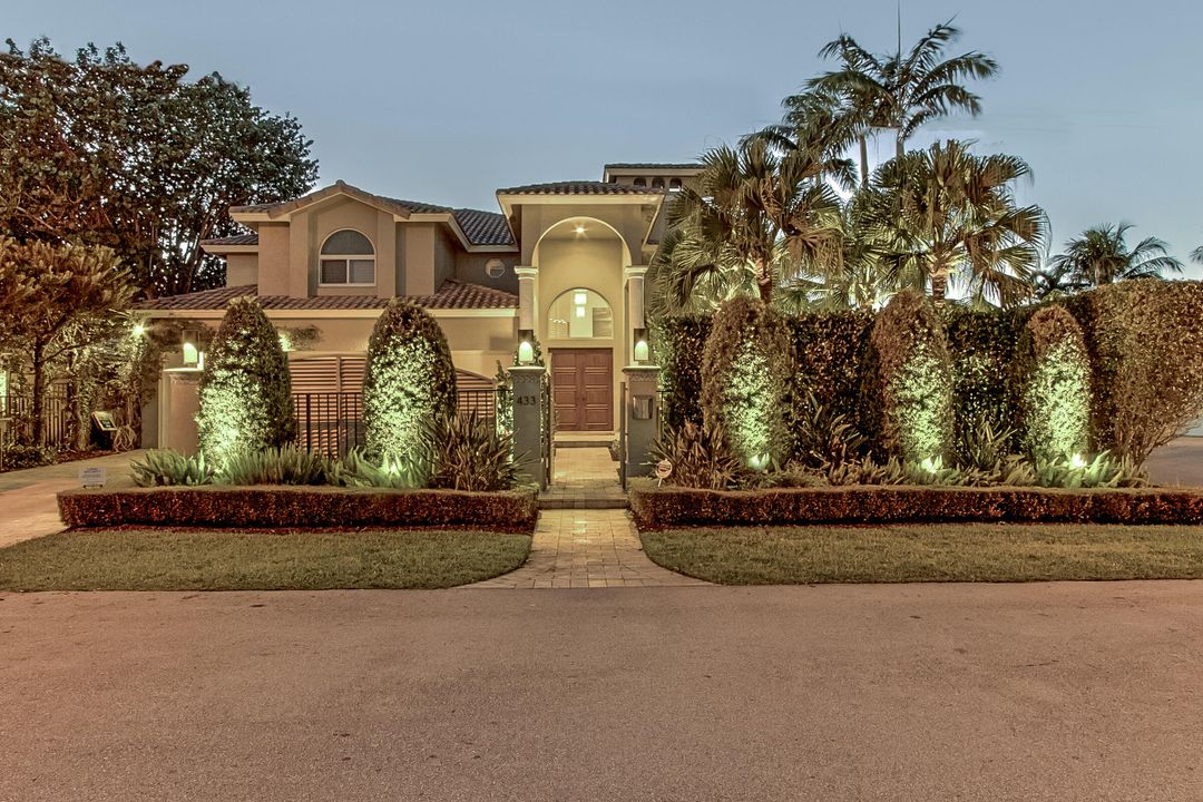 Recently Sold: $3,500,000 (4 beds, 3 baths, 4106 Square Feet)
