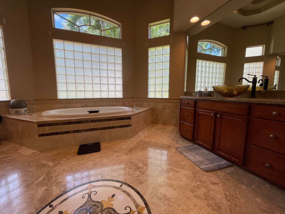 Недавно арендовано: $6,900 (4 спален, 4 ванн, 3608 Квадратных фут)