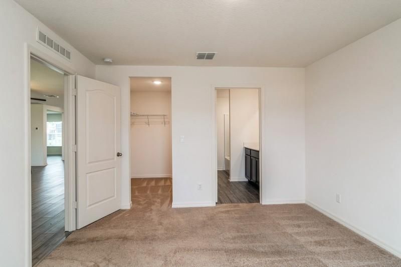 Recently Rented: $2,300 (3 beds, 2 baths, 1542 Square Feet)