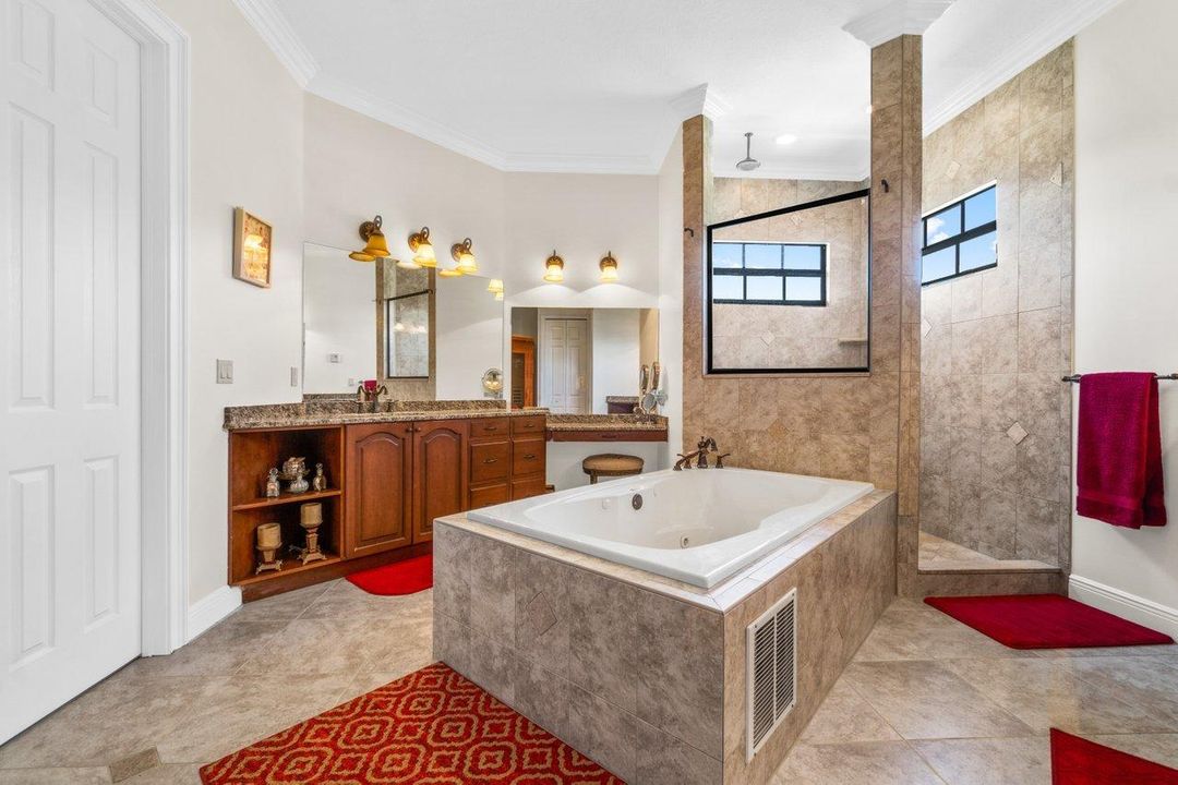 Недавно продано: $635,000 (6 спален, 3 ванн, 4186 Квадратных фут)