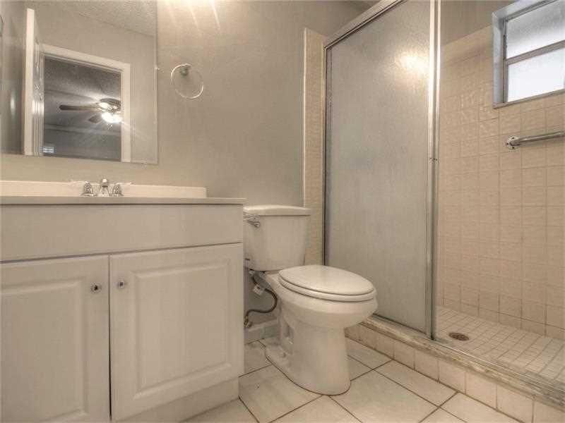 最近租的: $2,680 (3 贝兹, 2 浴室, 1253 平方英尺)
