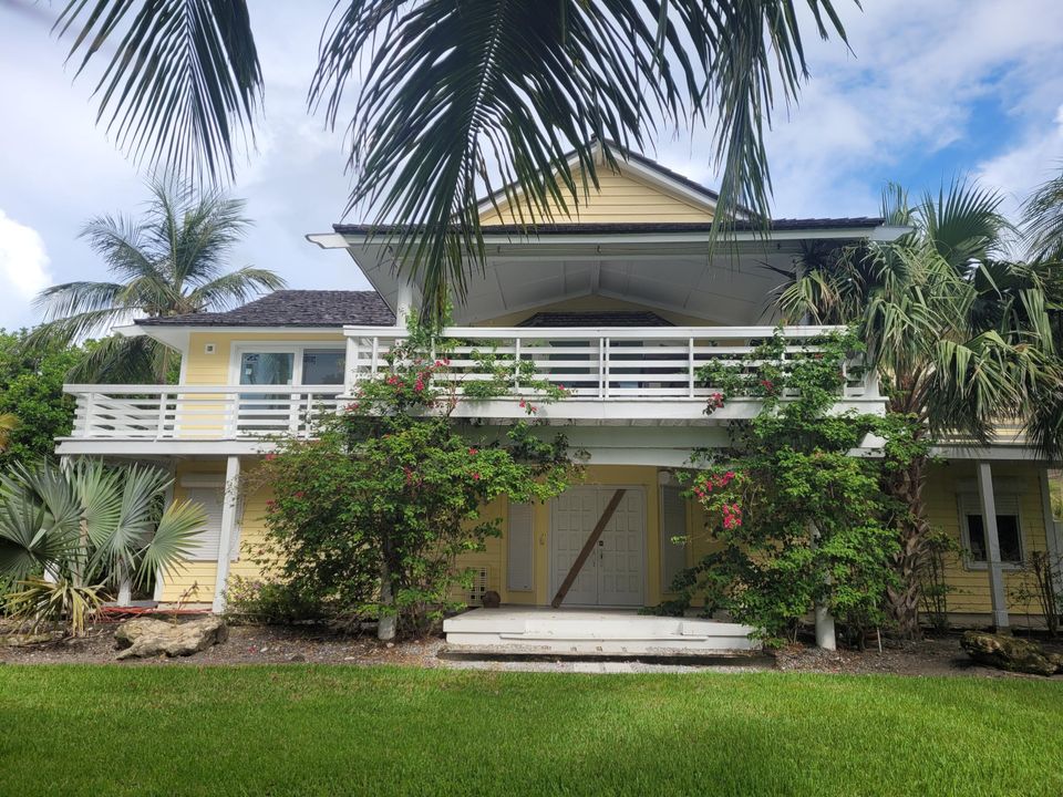 Recently Sold: $2,000,000 (3 beds, 2 baths, 2312 Square Feet)