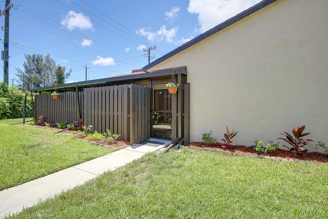 Recently Sold: $275,000 (3 beds, 2 baths, 1130 Square Feet)