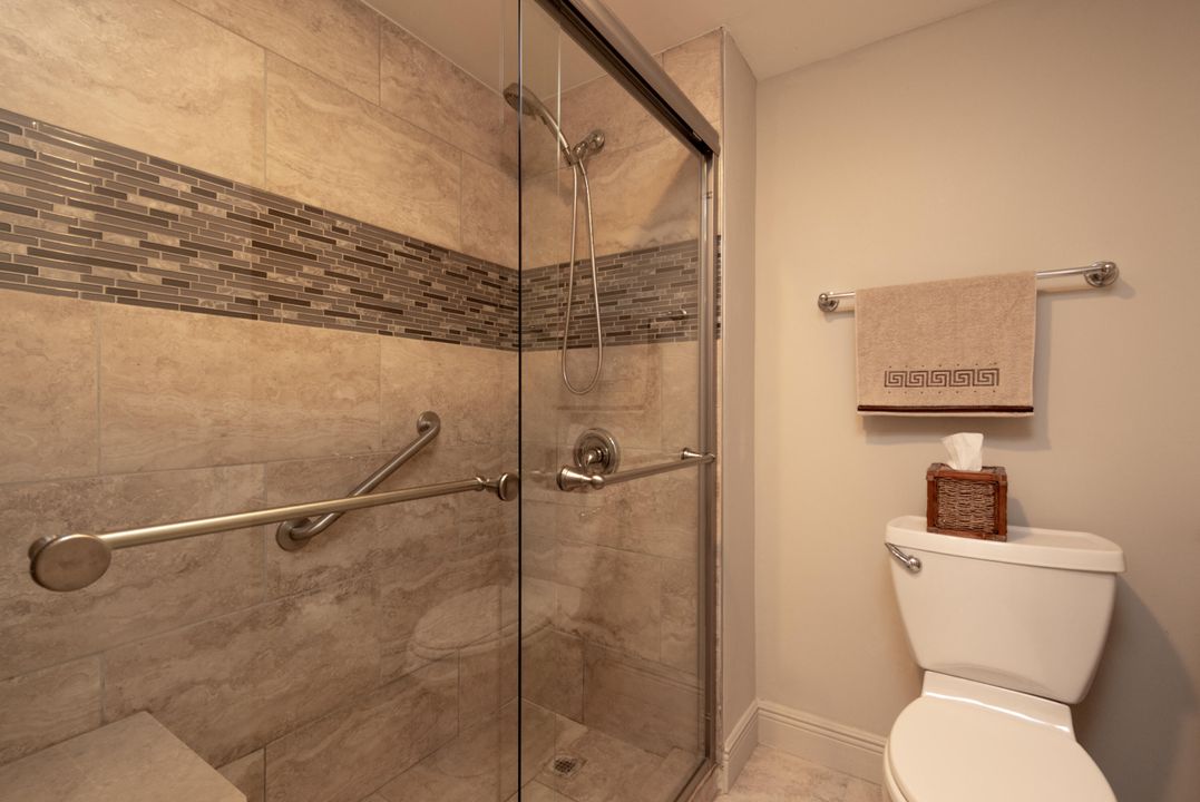 最近售出: $199,000 (2 贝兹, 2 浴室, 1366 平方英尺)