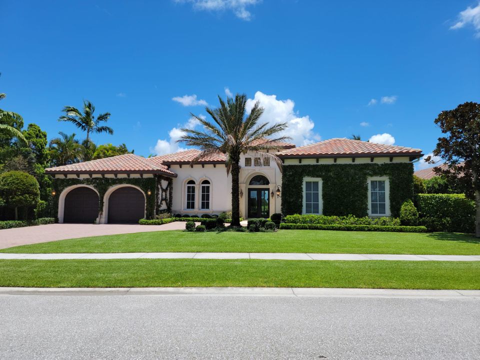 Recently Sold: $2,550,000 (3 beds, 5 baths, 4088 Square Feet)