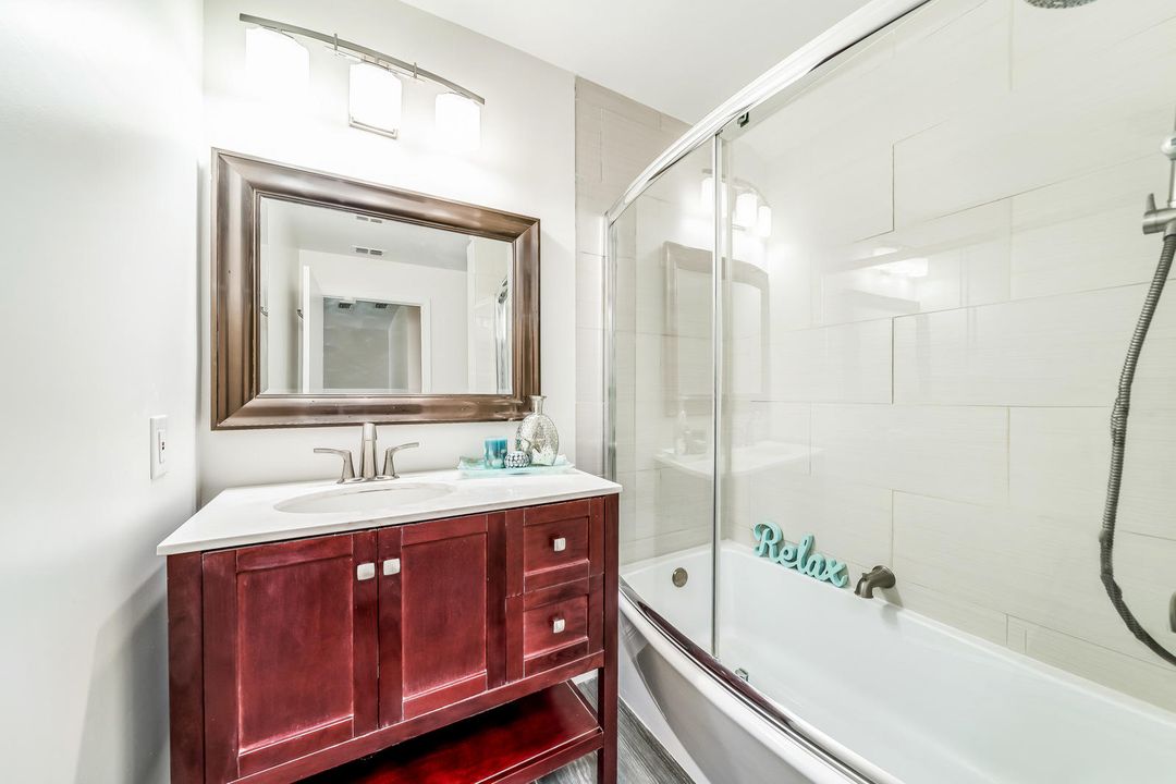 最近售出: $425,000 (3 贝兹, 2 浴室, 1230 平方英尺)