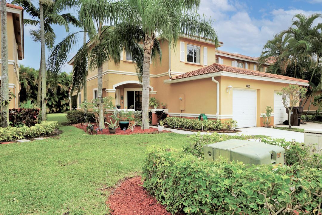 Vendido Recientemente: $308,000 (3 camas, 2 baños, 1627 Pies cuadrados)