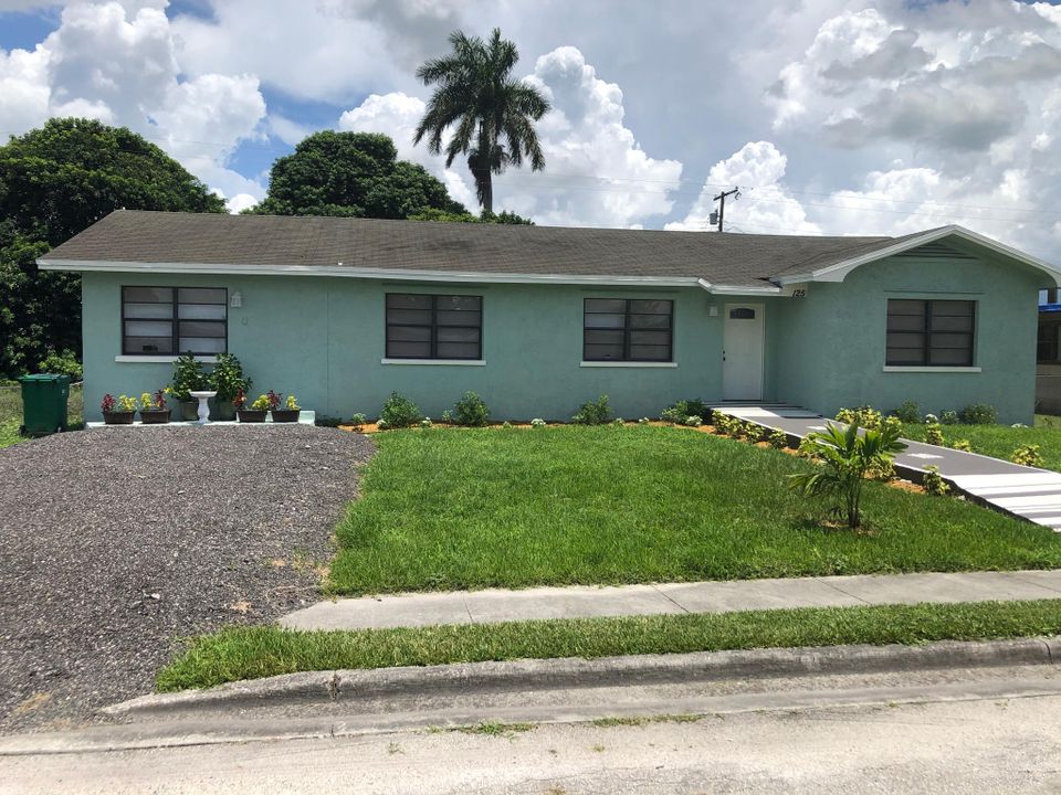 Recently Sold: $215,000 (4 beds, 2 baths, 1647 Square Feet)