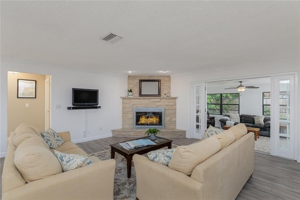Recently Sold: $660,000 (4 beds, 2 baths, 2701 Square Feet)