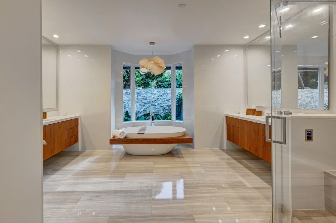 最近售出: $1,995,000 (5 贝兹, 5 浴室, 4256 平方英尺)