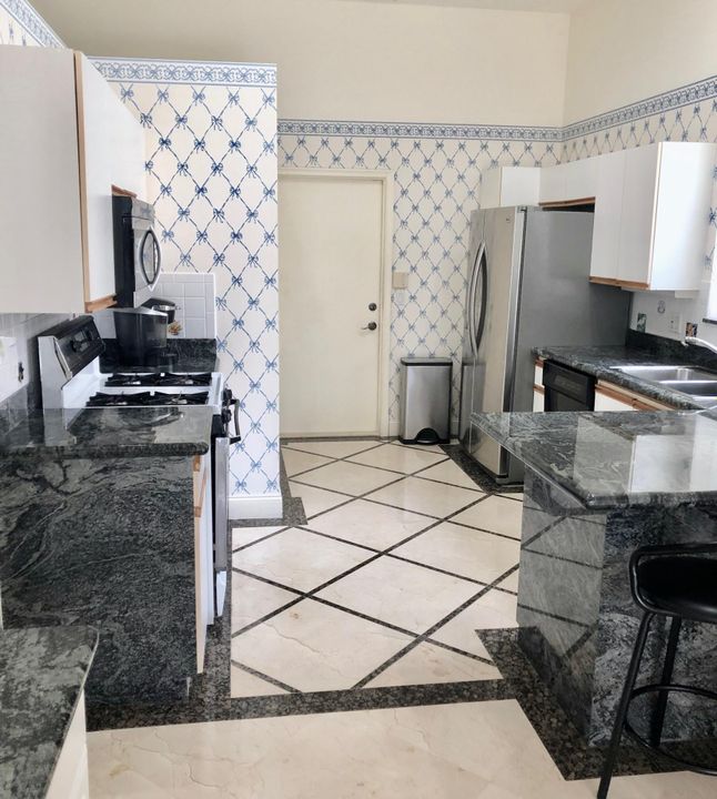 Vendido Recientemente: $218,000 (2 camas, 2 baños, 1549 Pies cuadrados)