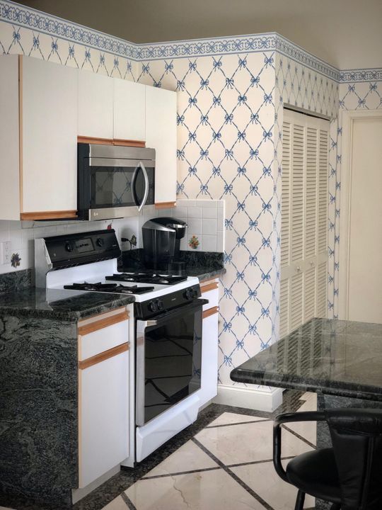 Vendido Recientemente: $218,000 (2 camas, 2 baños, 1549 Pies cuadrados)