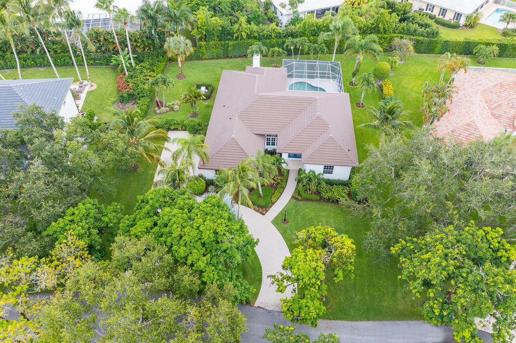 Recently Sold: $1,100,000 (4 beds, 3 baths, 2437 Square Feet)