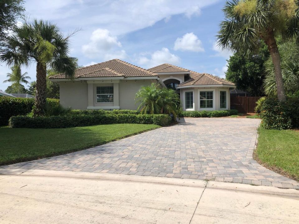 Recently Sold: $869,900 (3 beds, 3 baths, 2227 Square Feet)
