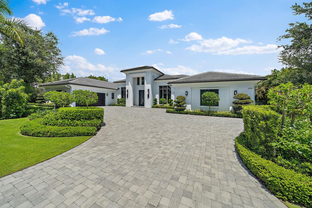 Recently Sold: $6,000,000 (4 beds, 6 baths, 5645 Square Feet)